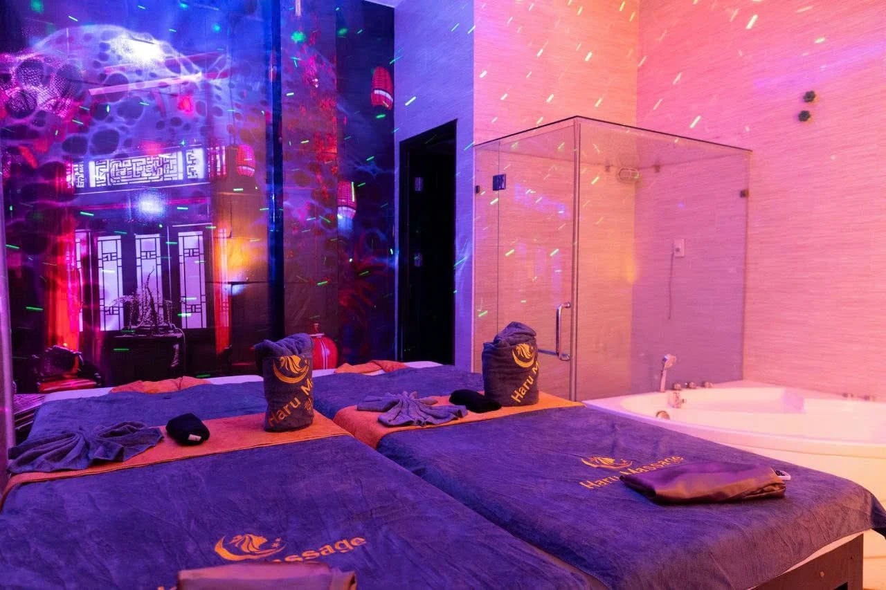 다낭 화월루 베드 및 샤워 시설 사진